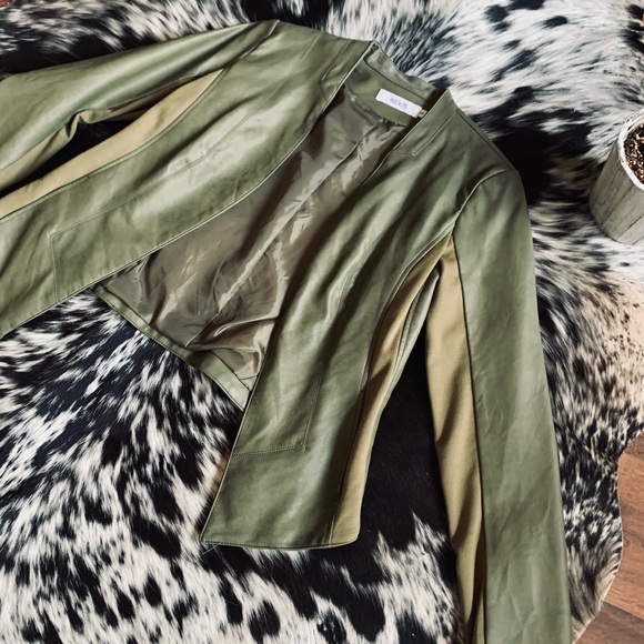 Womens Faux Leather Blazer - Picture 3 of 8